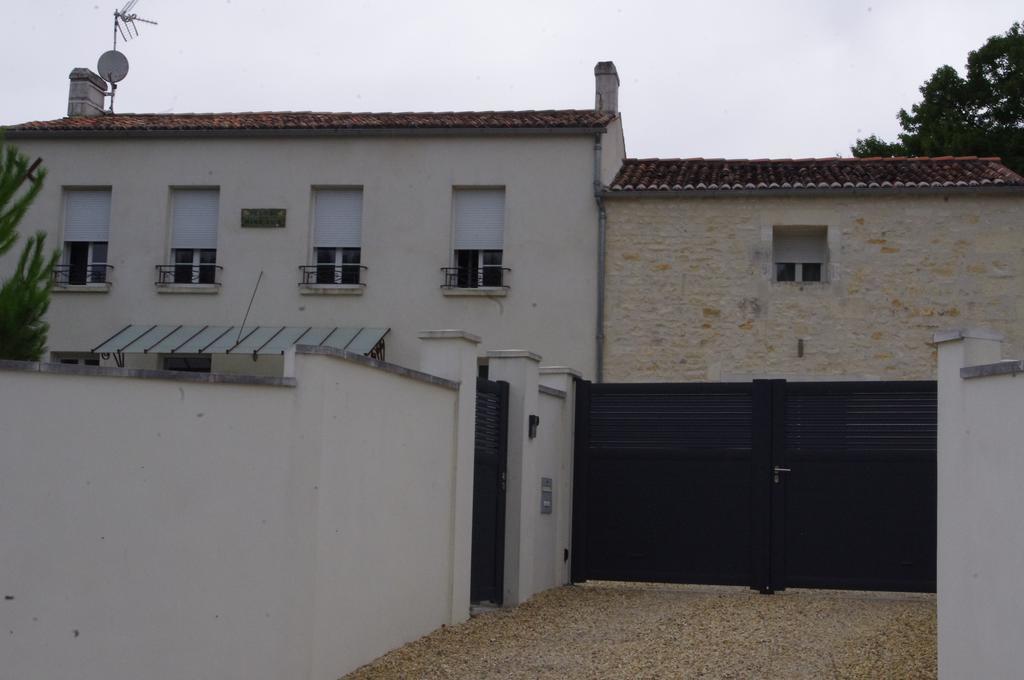 Le Clos Des Oiseaux Saintes Exterior foto